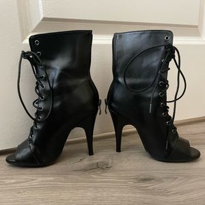 Burju Heels: Moment - By Kiira Harper